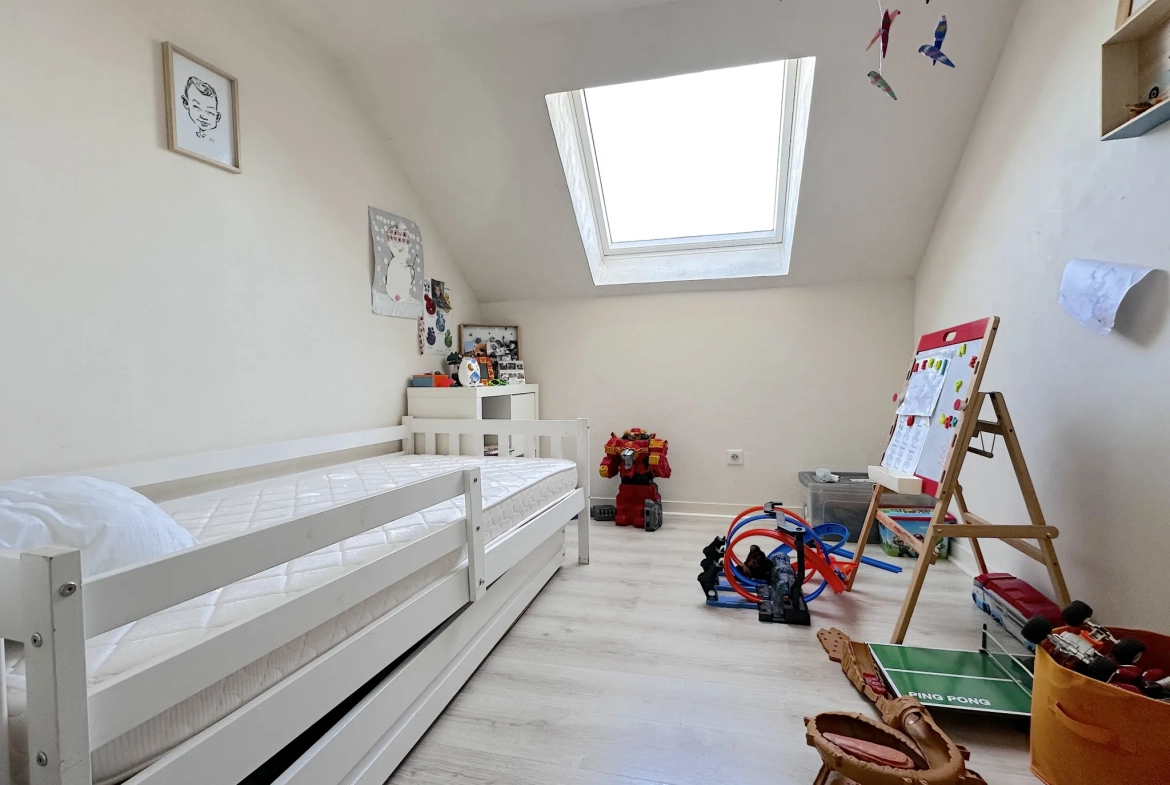 Maison avec studio indépendant à Antoigné, Châtellerault - Spacieux logement avec potentiel locatif 