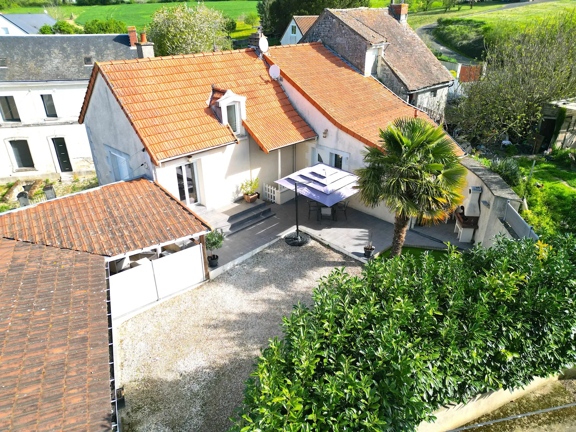 Maison avec studio indépendant à Antoigné, Châtellerault - Spacieux logement avec potentiel locatif 