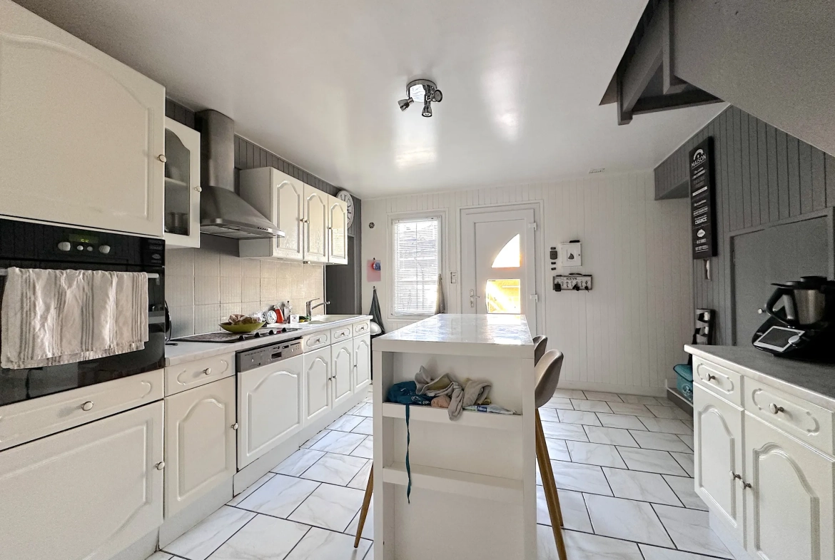 Maison avec studio indépendant à Antoigné, Châtellerault - Spacieux logement avec potentiel locatif 