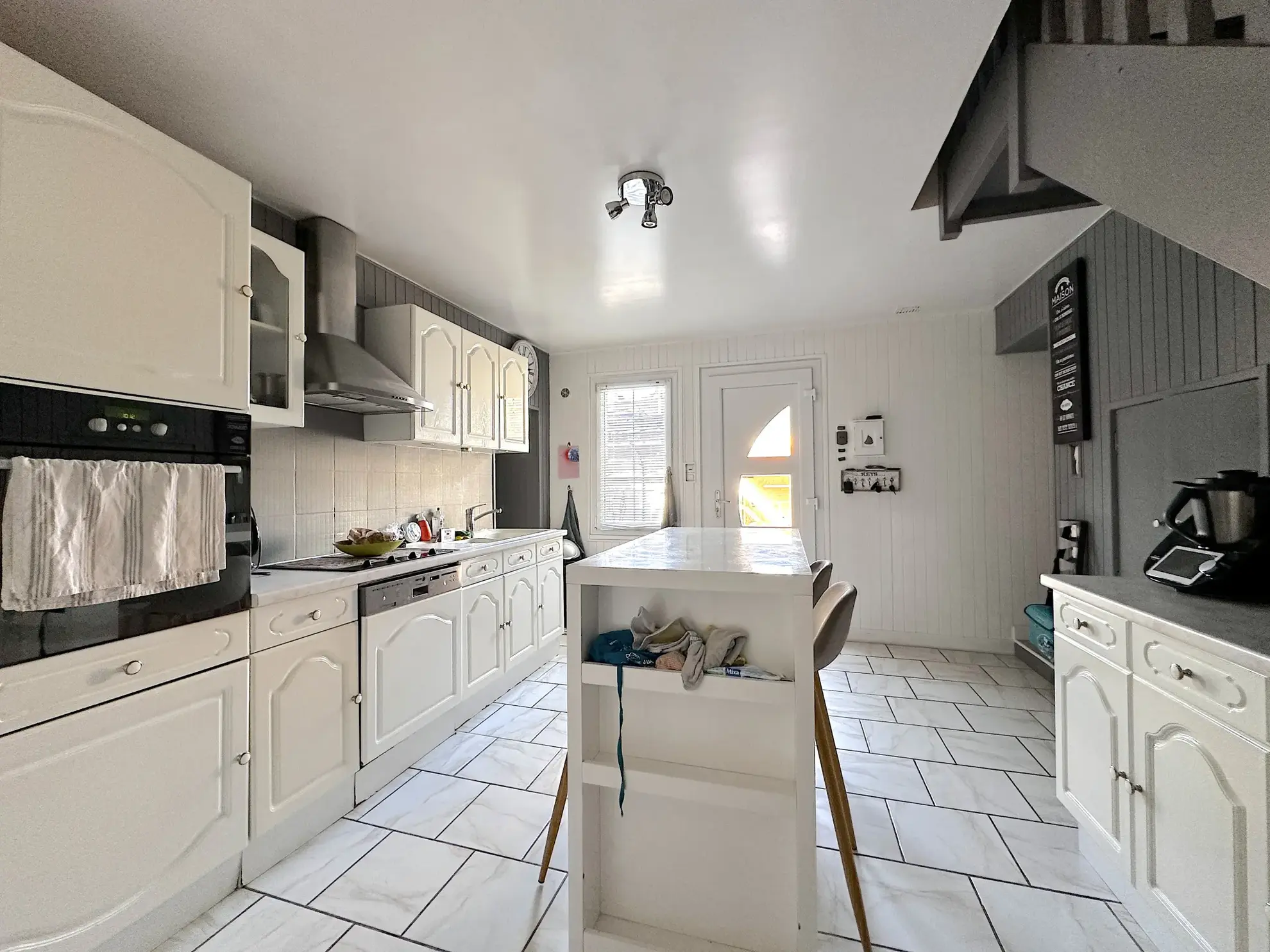 Maison avec studio indépendant à Antoigné, Châtellerault - Spacieux logement avec potentiel locatif 