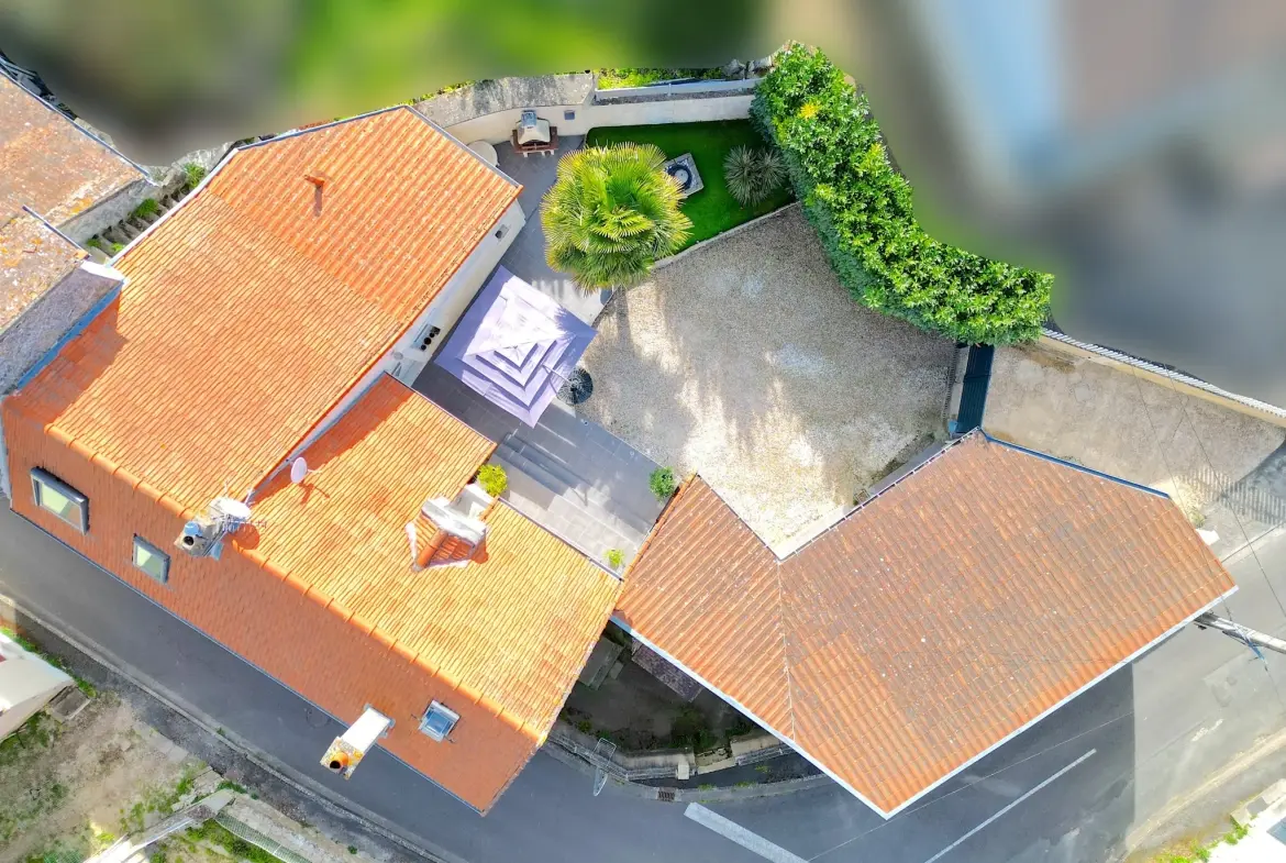 Maison avec studio indépendant à Antoigné, Châtellerault - Spacieux logement avec potentiel locatif 