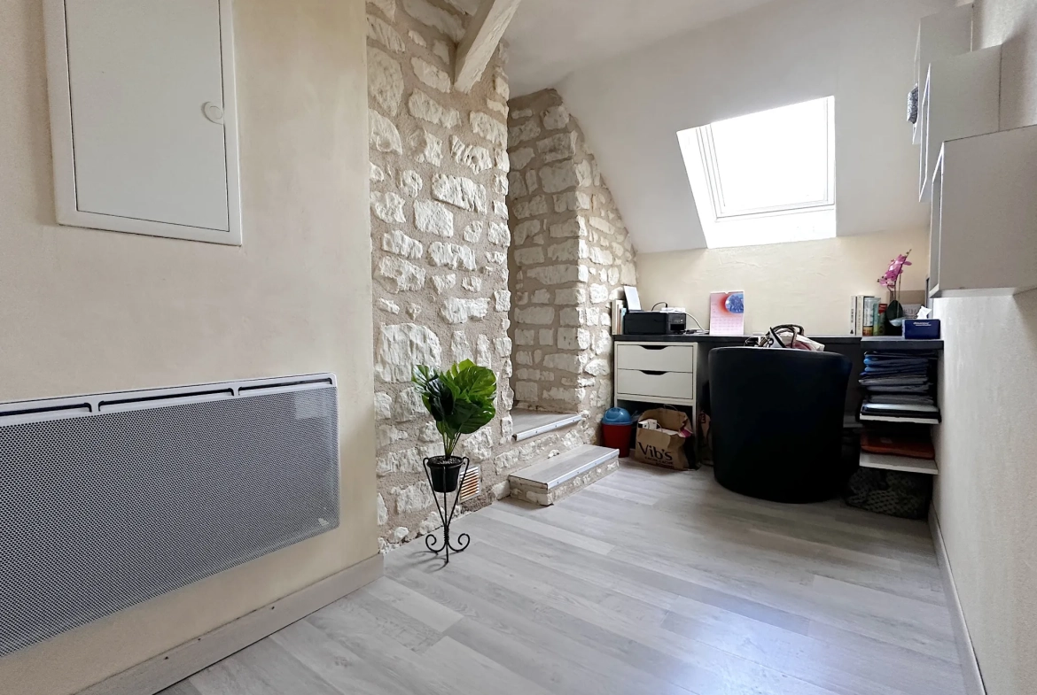 Maison avec studio indépendant à Antoigné, Châtellerault - Spacieux logement avec potentiel locatif 