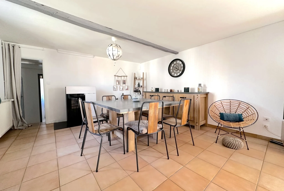 Maison avec studio indépendant à Antoigné, Châtellerault - Spacieux logement avec potentiel locatif 
