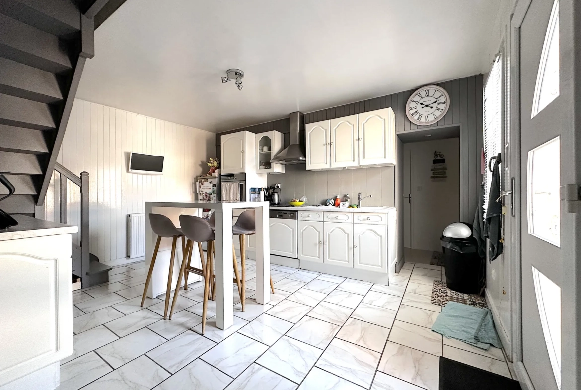 Maison avec studio indépendant à Antoigné, Châtellerault - Spacieux logement avec potentiel locatif 