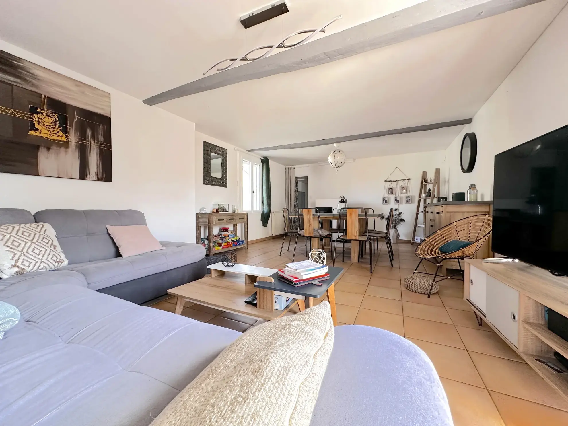 Maison avec studio indépendant à Antoigné, Châtellerault - Spacieux logement avec potentiel locatif 