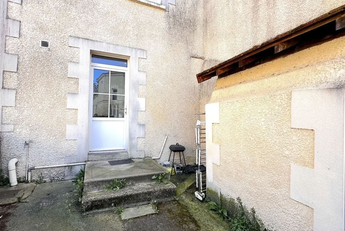 Maison avec studio indépendant à Antoigné, Châtellerault - Spacieux logement avec potentiel locatif 
