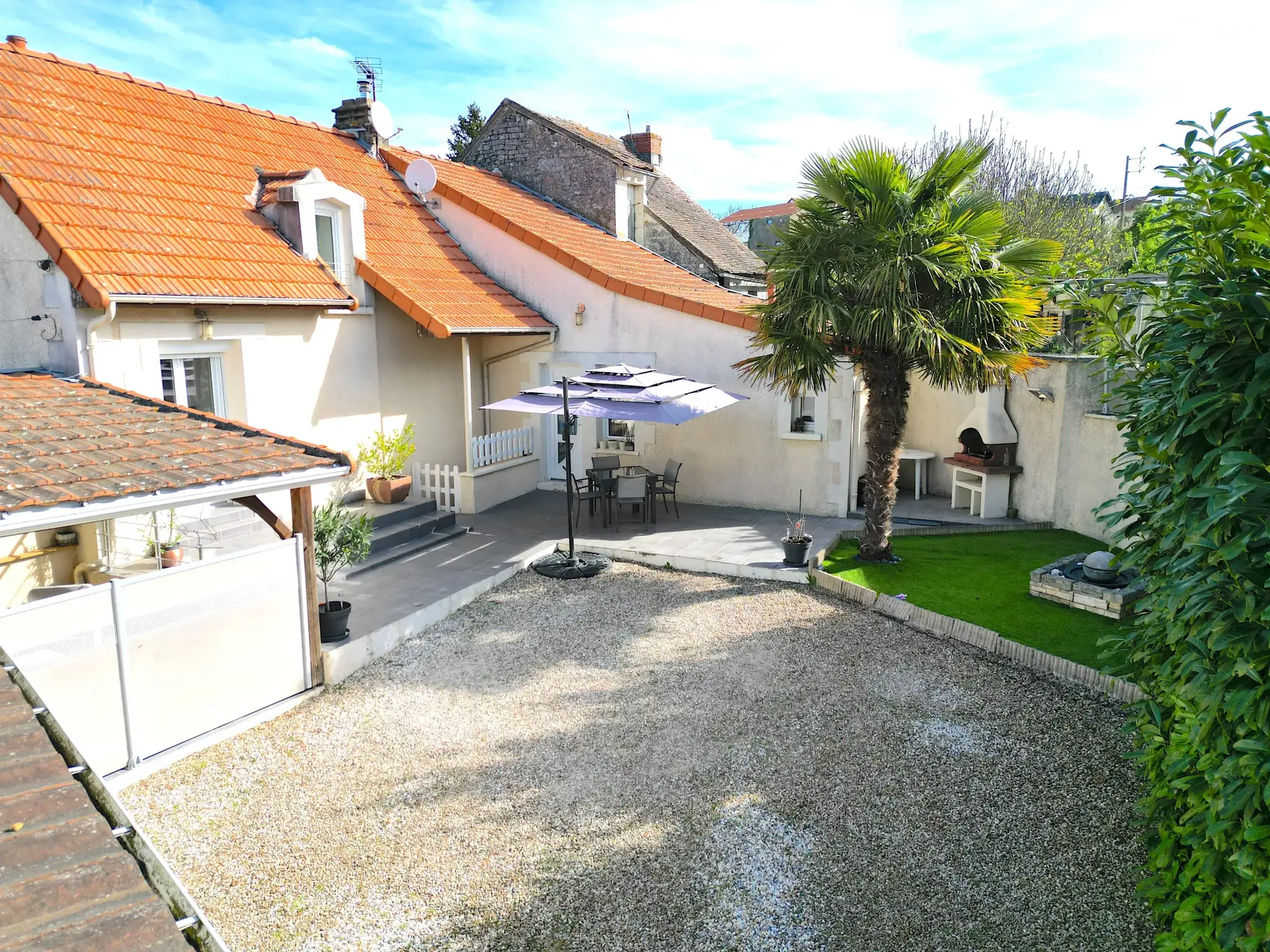 Maison avec studio indépendant à Antoigné, Châtellerault - Spacieux logement avec potentiel locatif 