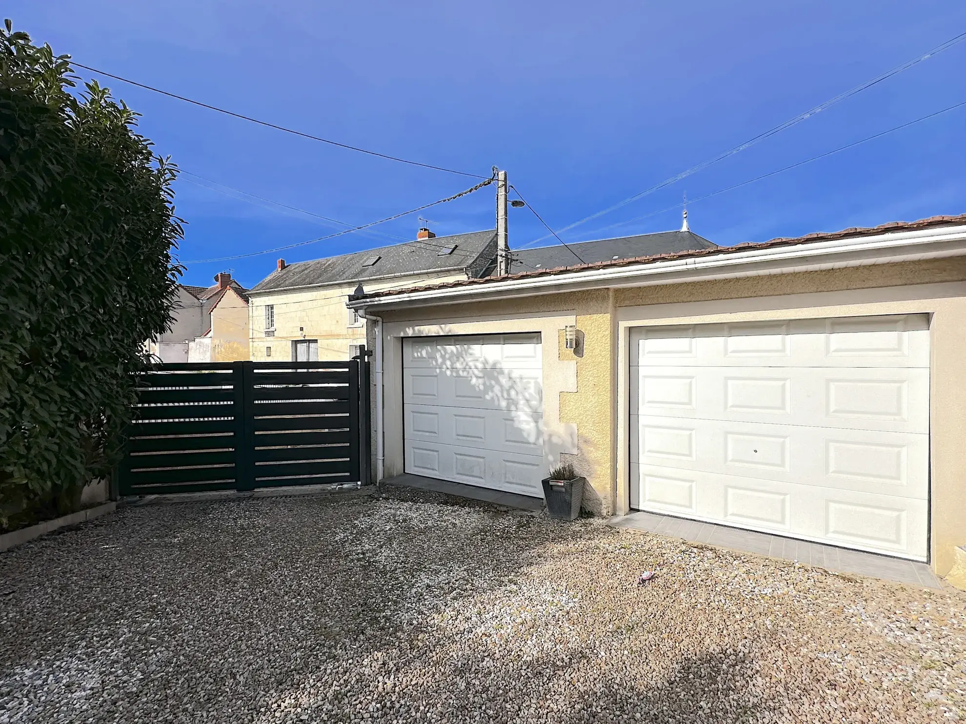 Maison avec studio indépendant à Antoigné, Châtellerault - Spacieux logement avec potentiel locatif 
