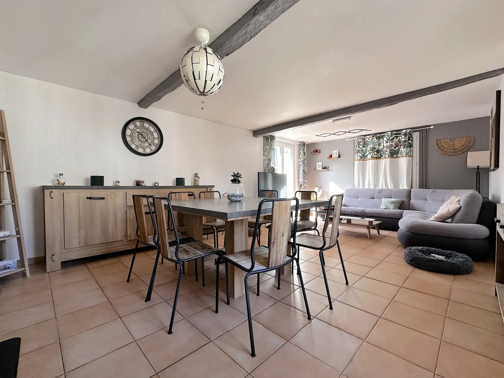 Maison avec studio indépendant à Antoigné, Châtellerault - Spacieux logement avec potentiel locatif 
