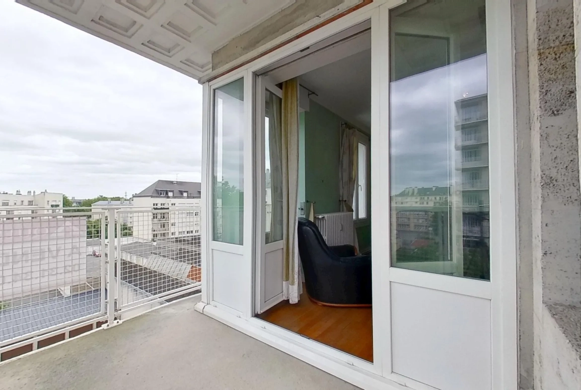 Appartement 3 pièces de 77m² avec balcon au centre de Caen 
