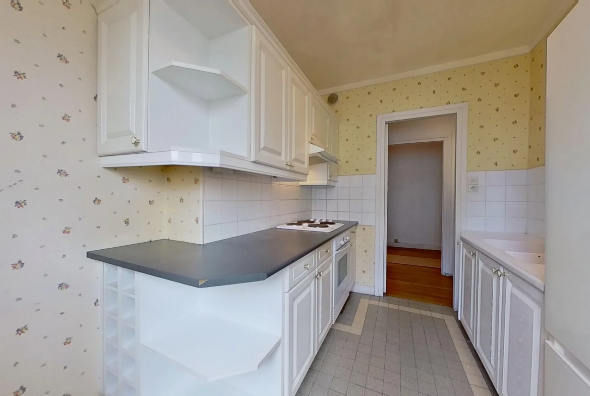 Appartement 3 pièces de 77m² avec balcon au centre de Caen 