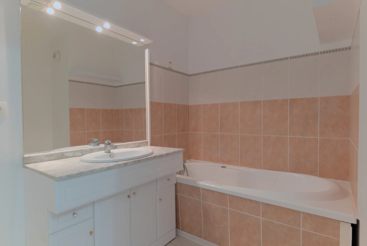 Appartement 3 pièces avec balcon et parking à Douvres-la-Délivrande – 73m² 