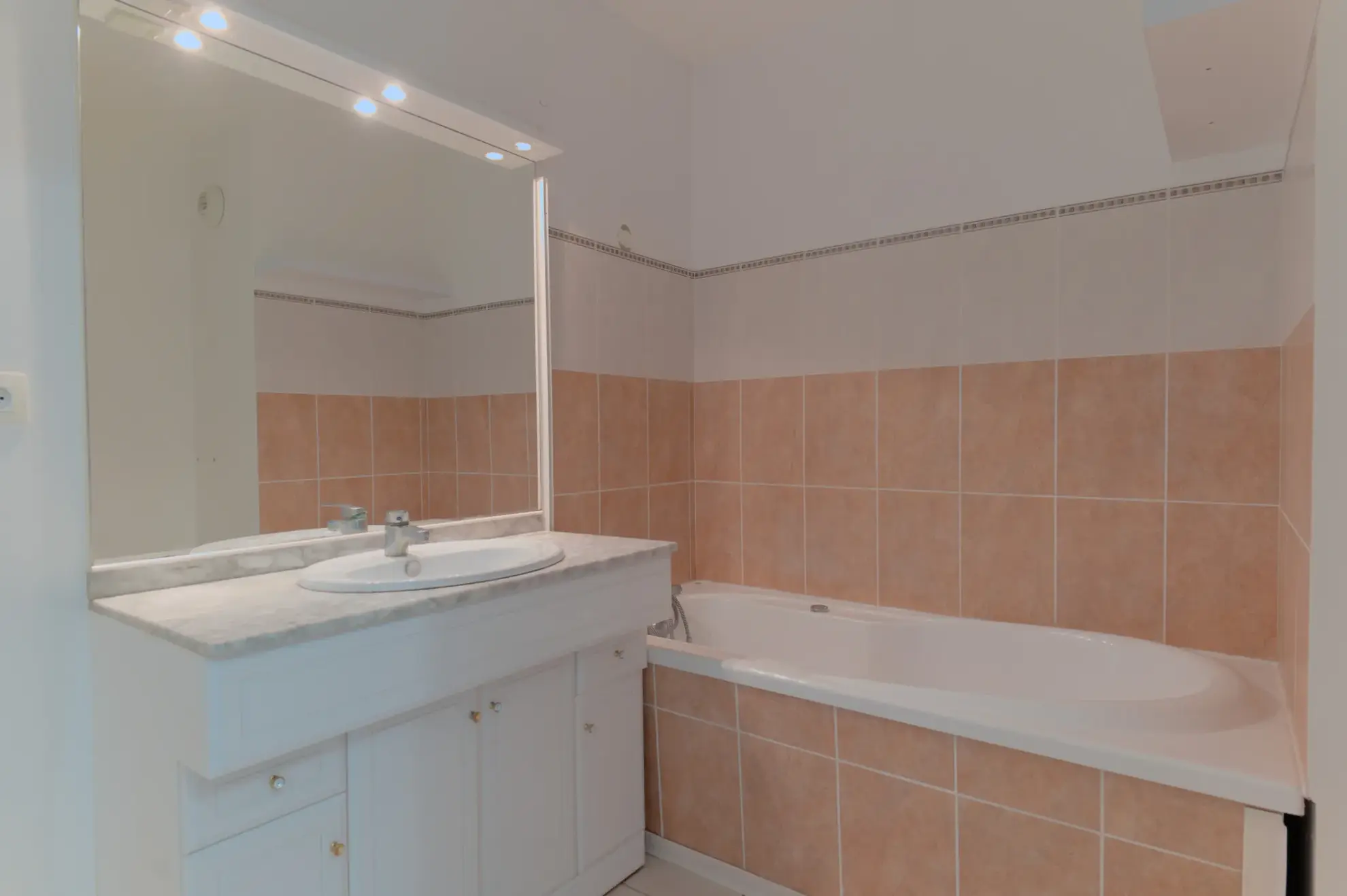 Appartement 3 pièces avec balcon et parking à Douvres-la-Délivrande – 73m² 