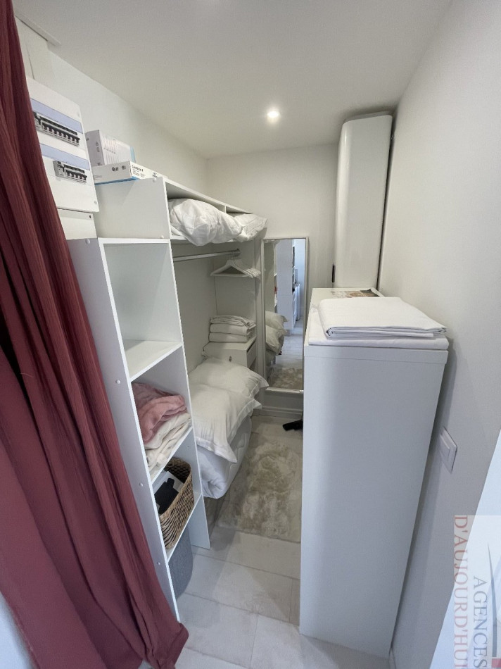 Studio rénové de 21 m² à Blonville-sur-Mer avec vue mer, cuisine équipée, vendu meublé, idéal investissement ou pied-à-terre.