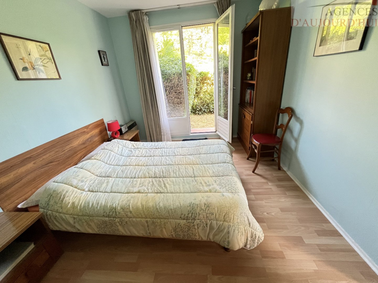 Appartement 3 pièces de 62 m² à Blonville-sur-Mer avec jardin privatif, balcon, cuisine équipée, double séjour et bow-window, dans résidence de standing.