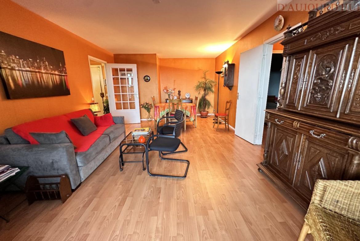 Appartement 3 pièces de 62 m² à Blonville-sur-Mer avec jardin privatif, balcon, cuisine équipée, double séjour et bow-window, dans résidence de standing.