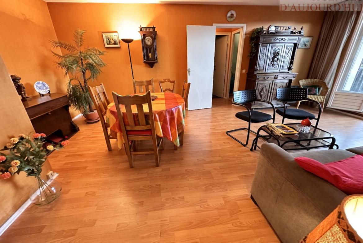 Appartement 3 pièces de 62 m² à Blonville-sur-Mer avec jardin privatif, balcon, cuisine équipée, double séjour et bow-window, dans résidence de standing.