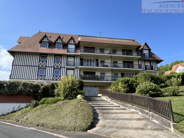Appartement 3 pièces de 62 m² à Blonville-sur-Mer avec jardin privatif, balcon, cuisine équipée, double séjour et bow-window, dans résidence de standing.