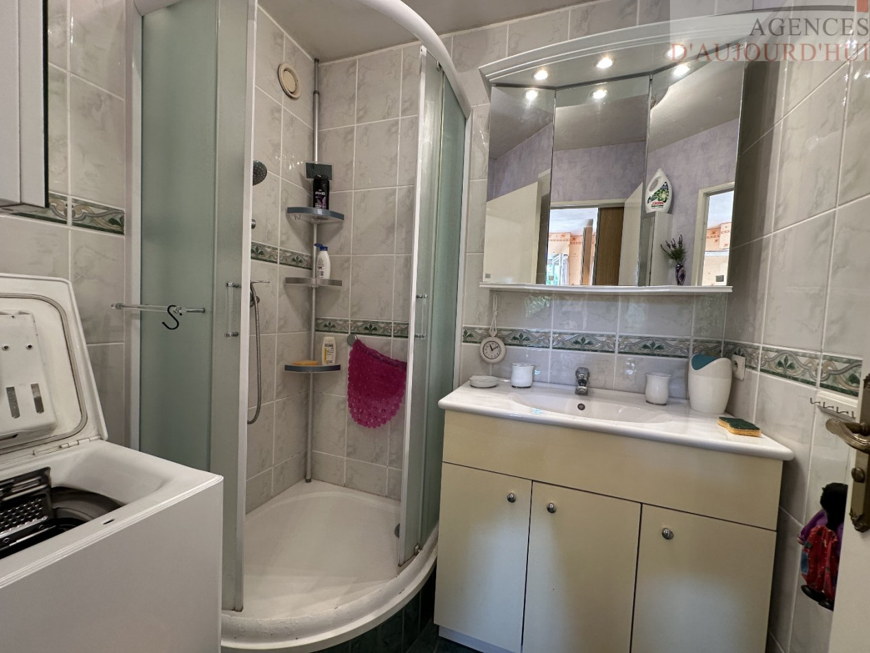 Appartement 2 pièces de 32 m² à Blonville-sur-Mer avec jardin privatif, cuisine équipée, orientation Est et parking sécurisé, proche plage.