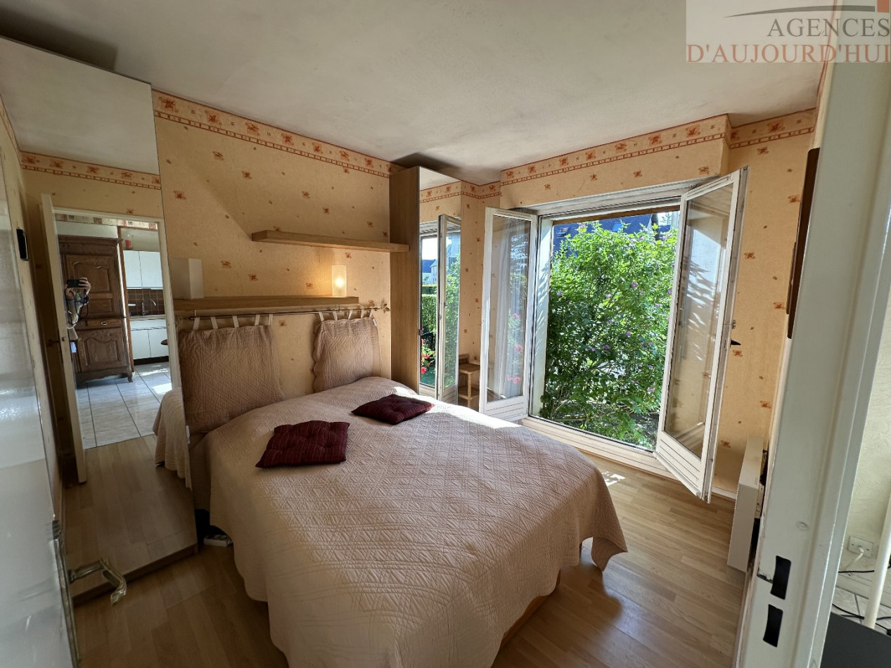 Appartement 2 pièces de 32 m² à Blonville-sur-Mer avec jardin privatif, cuisine équipée, orientation Est et parking sécurisé, proche plage.