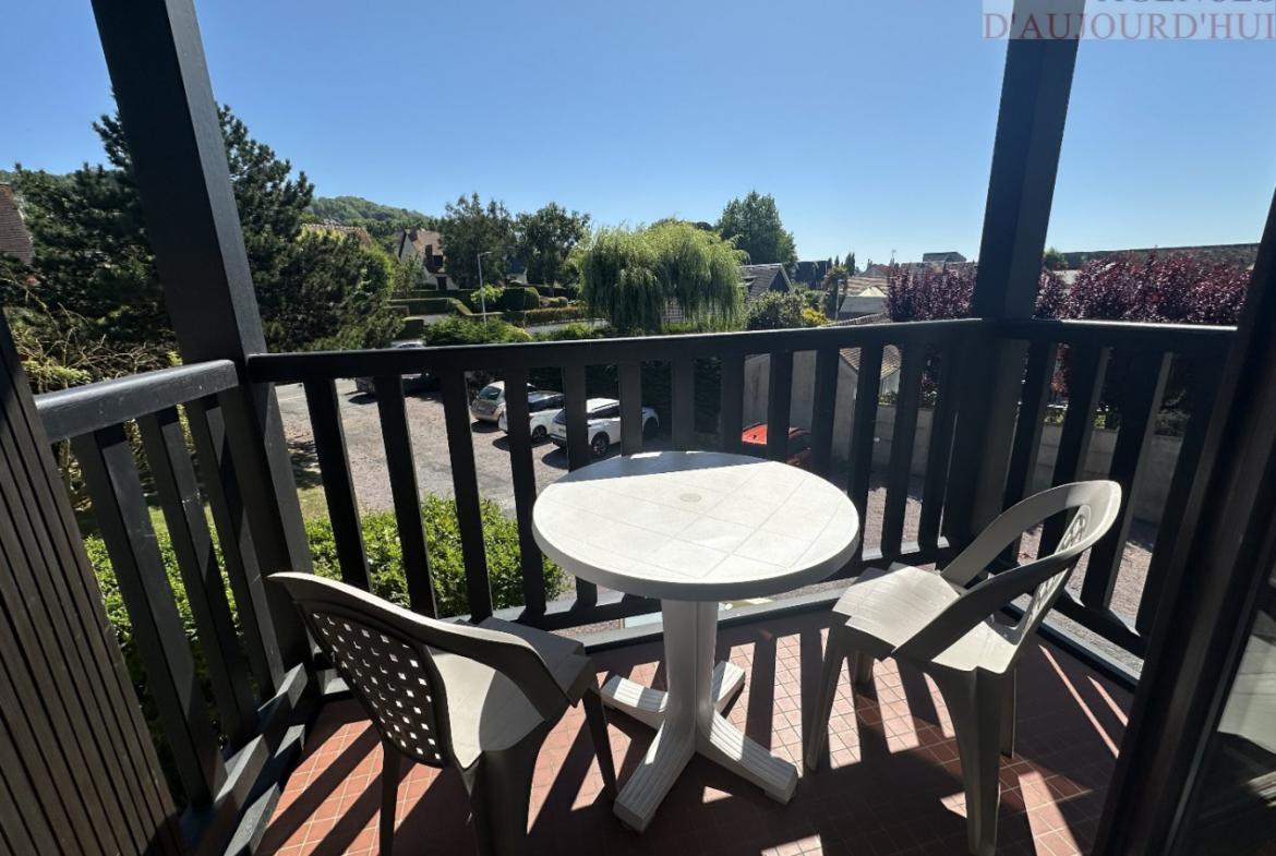 Appartement 2 pièces de 37 m² à Blonville-sur-Mer avec balcon, cave, parking, dans résidence proche commerces et plage.
