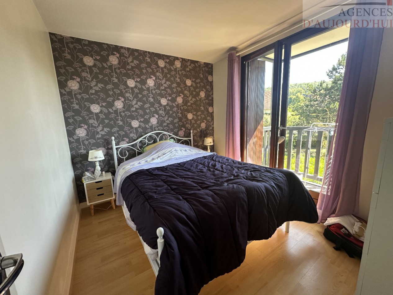 Appartement 2 pièces de 37 m² à Blonville-sur-Mer avec balcon, cave, parking, dans résidence proche commerces et plage.