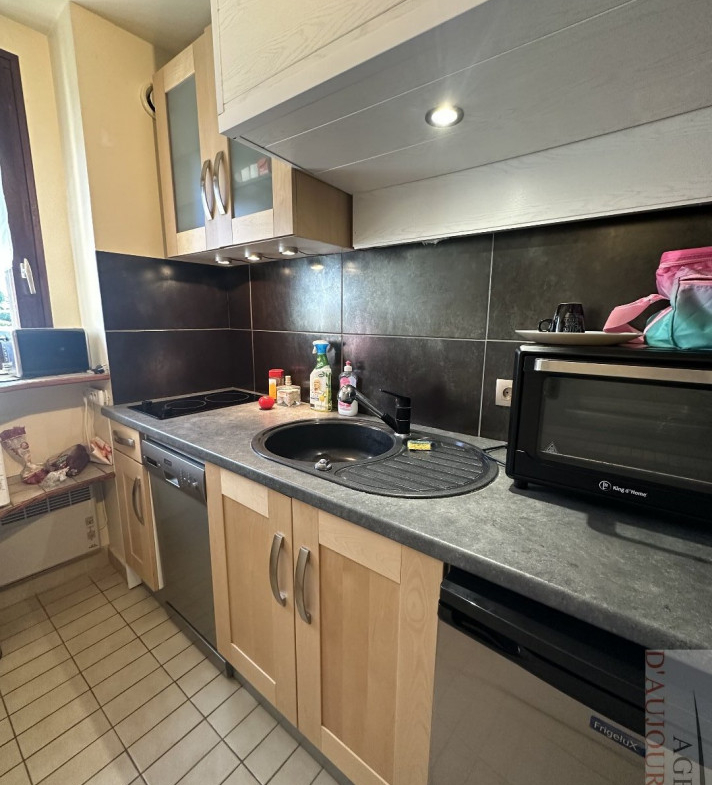 Appartement 2 pièces de 37 m² à Blonville-sur-Mer avec balcon, cave, parking, dans résidence proche commerces et plage.