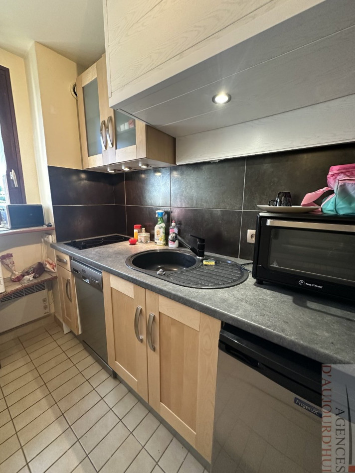 Appartement 2 pièces de 37 m² à Blonville-sur-Mer avec balcon, cave, parking, dans résidence proche commerces et plage.
