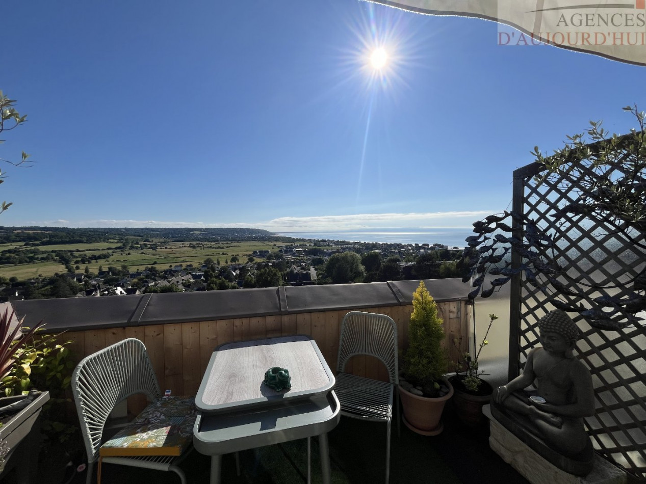 Appartement 2 pièces de 31 m² à Blonville-sur-Mer avec balcon, vue dégagée sur la campagne, cave, cuisine équipée et parking dans une résidence sécurisée.