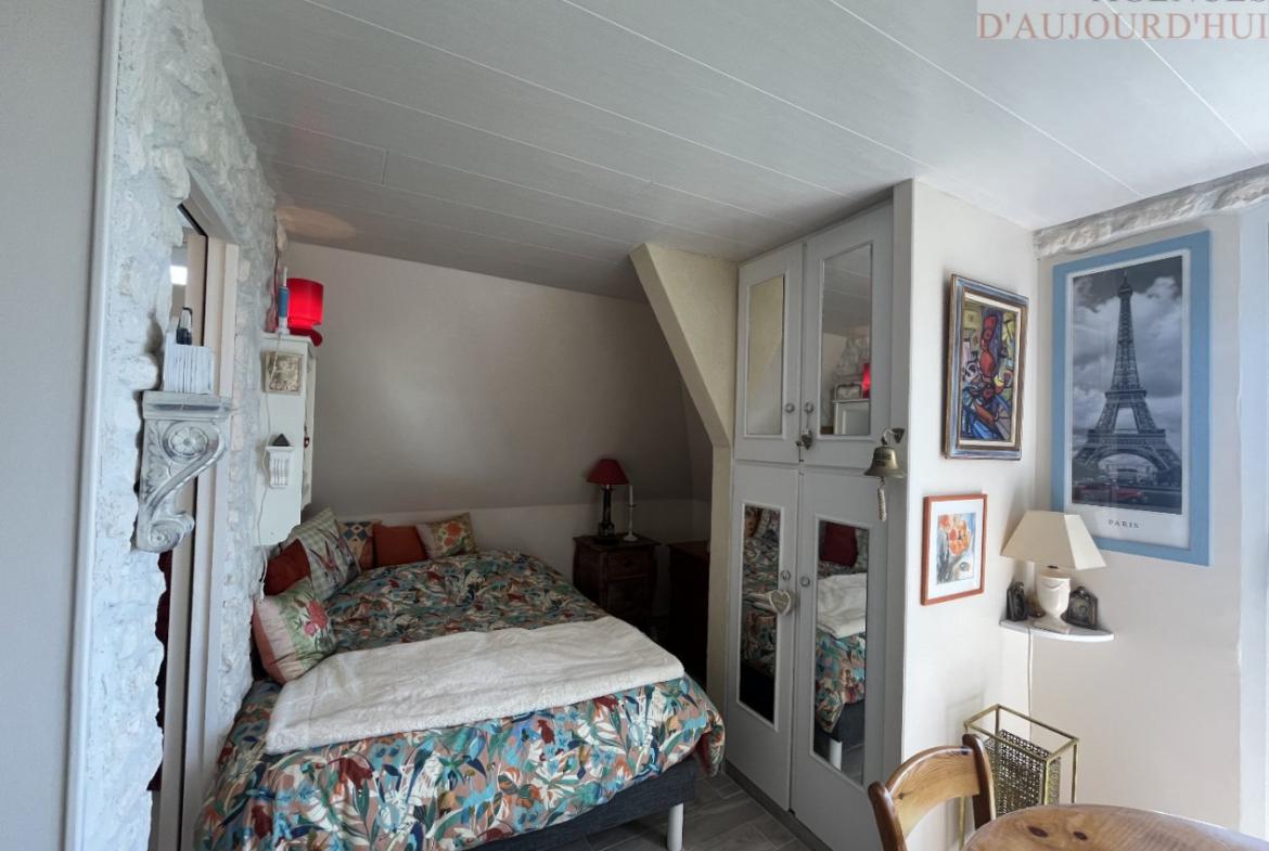 Appartement 2 pièces de 31 m² à Blonville-sur-Mer avec balcon, vue dégagée sur la campagne, cave, cuisine équipée et parking dans une résidence sécurisée.