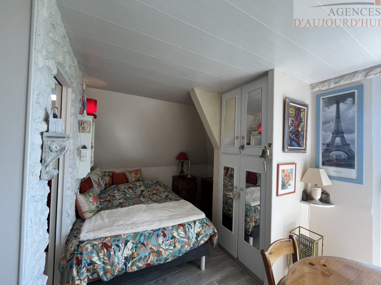 Appartement 2 pièces de 31 m² à Blonville-sur-Mer avec balcon, vue dégagée sur la campagne, cave, cuisine équipée et parking dans une résidence sécurisée.