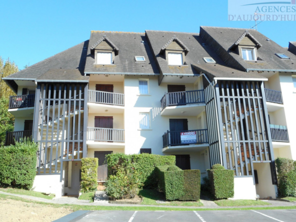 Appartement 2 pièces de 30 m² à Blonville-sur-Mer avec balcon vue mer, cuisine équipée, parking, à deux pas de la plage.