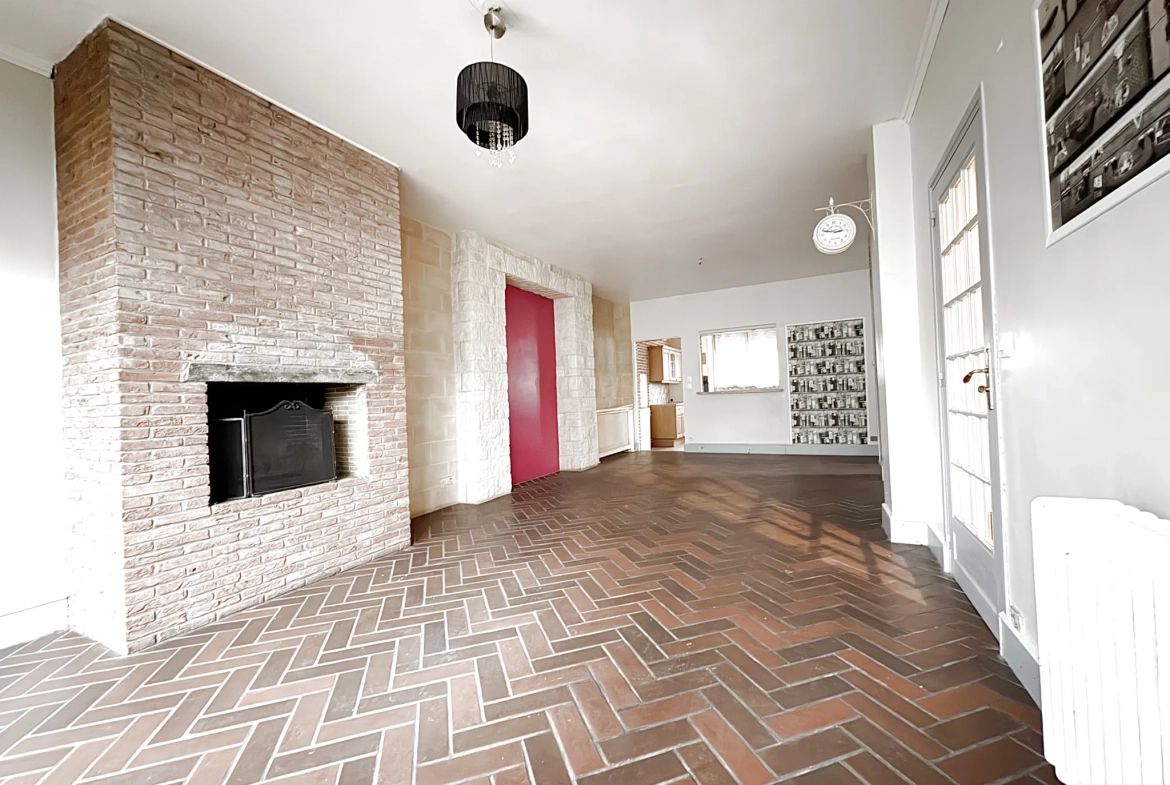 Maison de ville avec terrasse et garage à Hénin-Beaumont 