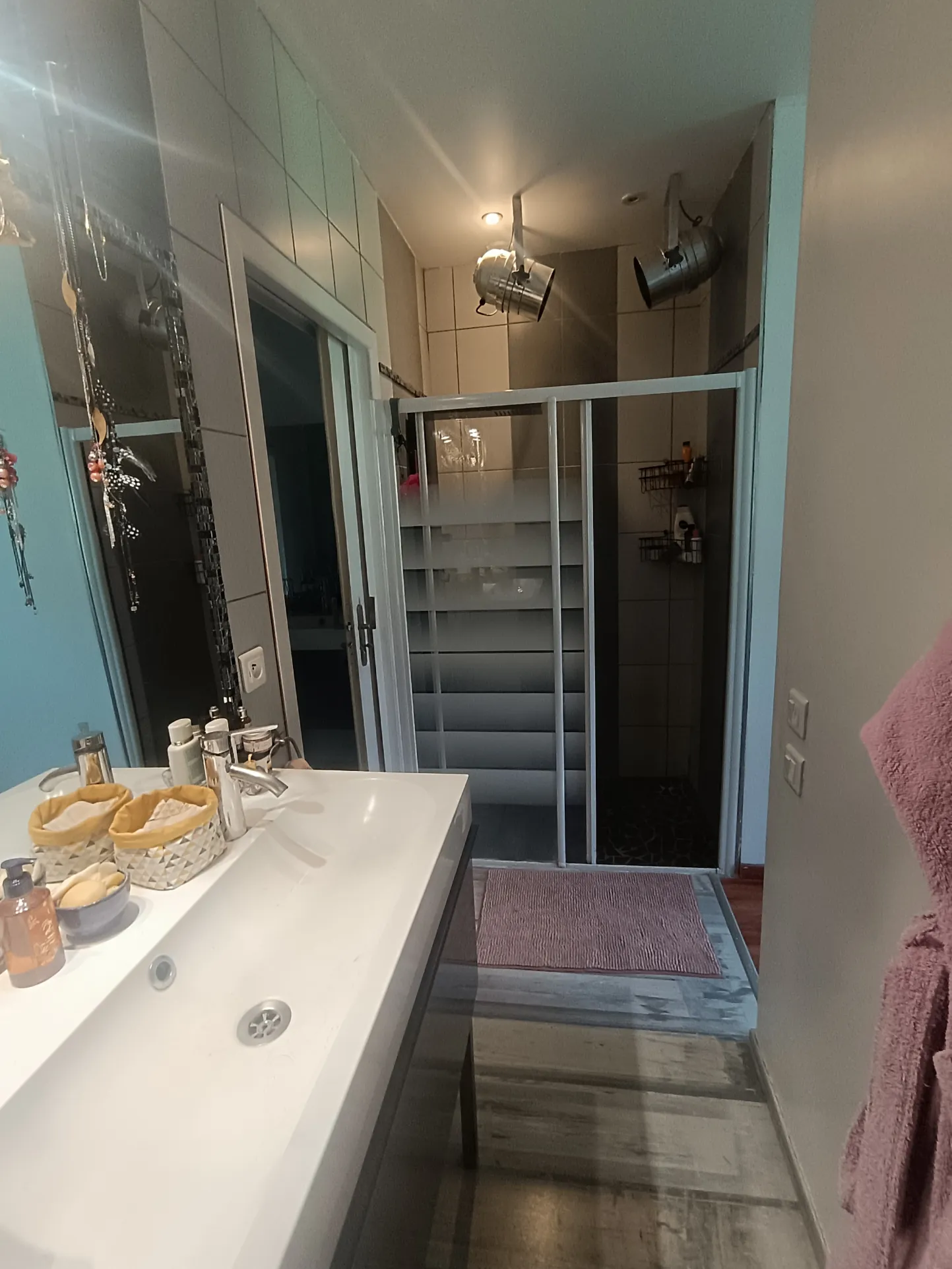 Appartement F4 rénové à Saint Victor Malescours avec stationnement et cave 