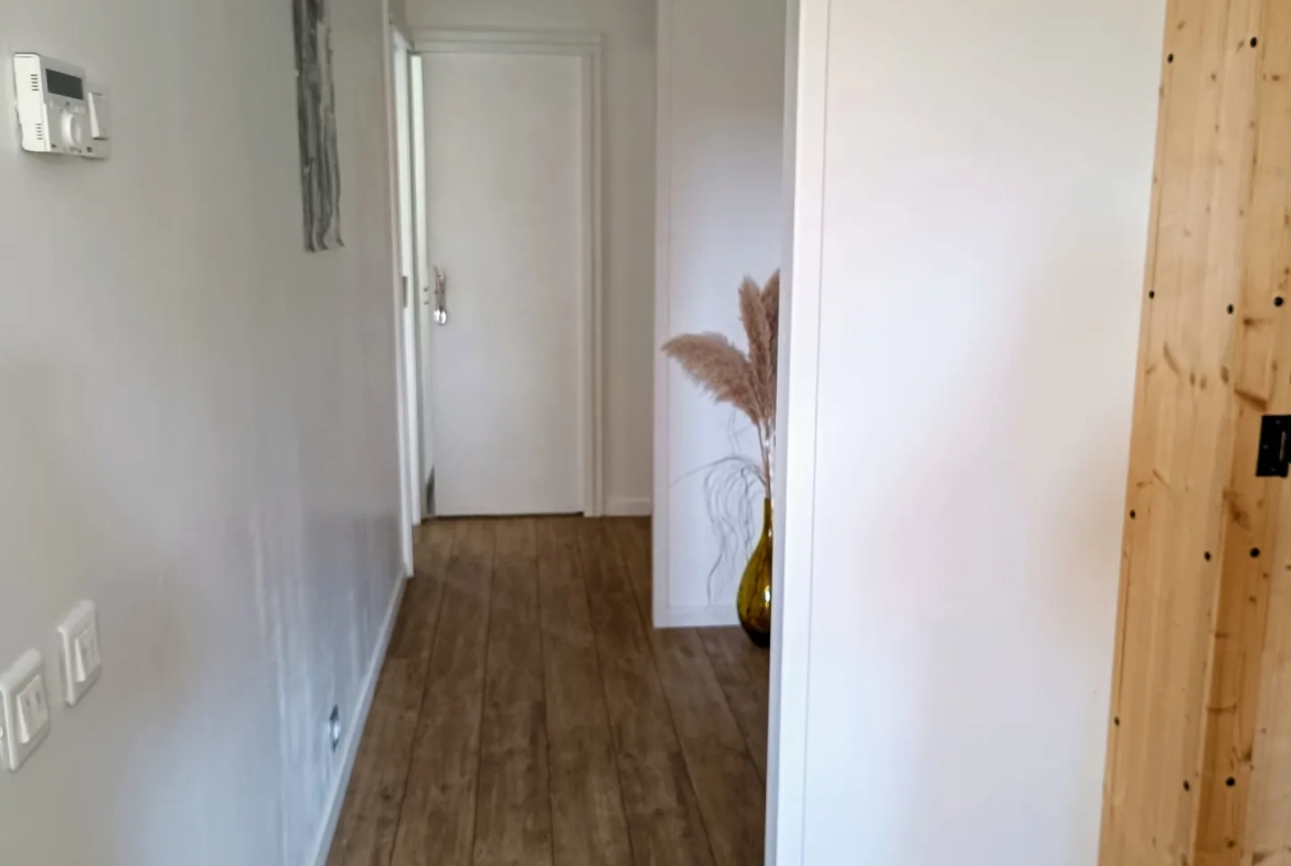 Appartement F4 rénové à Saint Victor Malescours avec stationnement et cave 