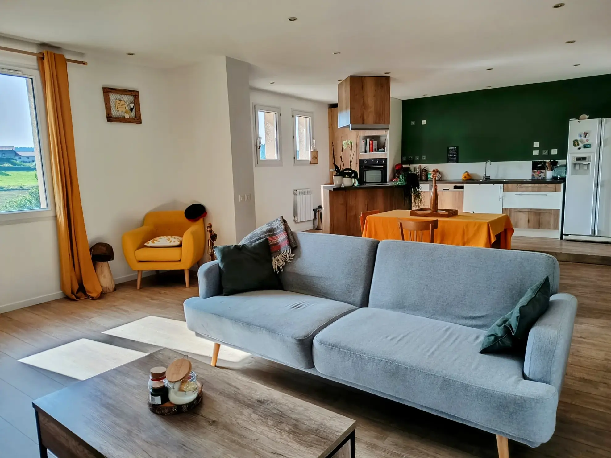 Appartement F4 rénové à Saint Victor Malescours avec stationnement et cave 
