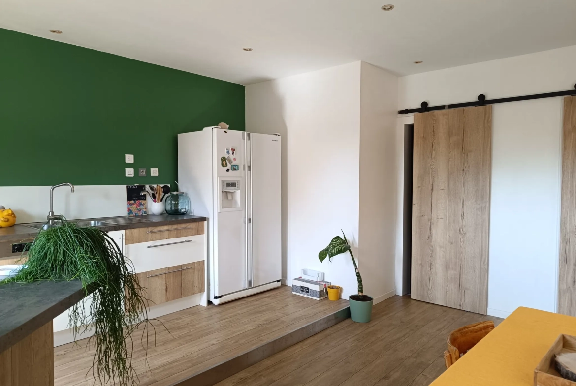 Appartement F4 rénové à Saint Victor Malescours avec stationnement et cave 