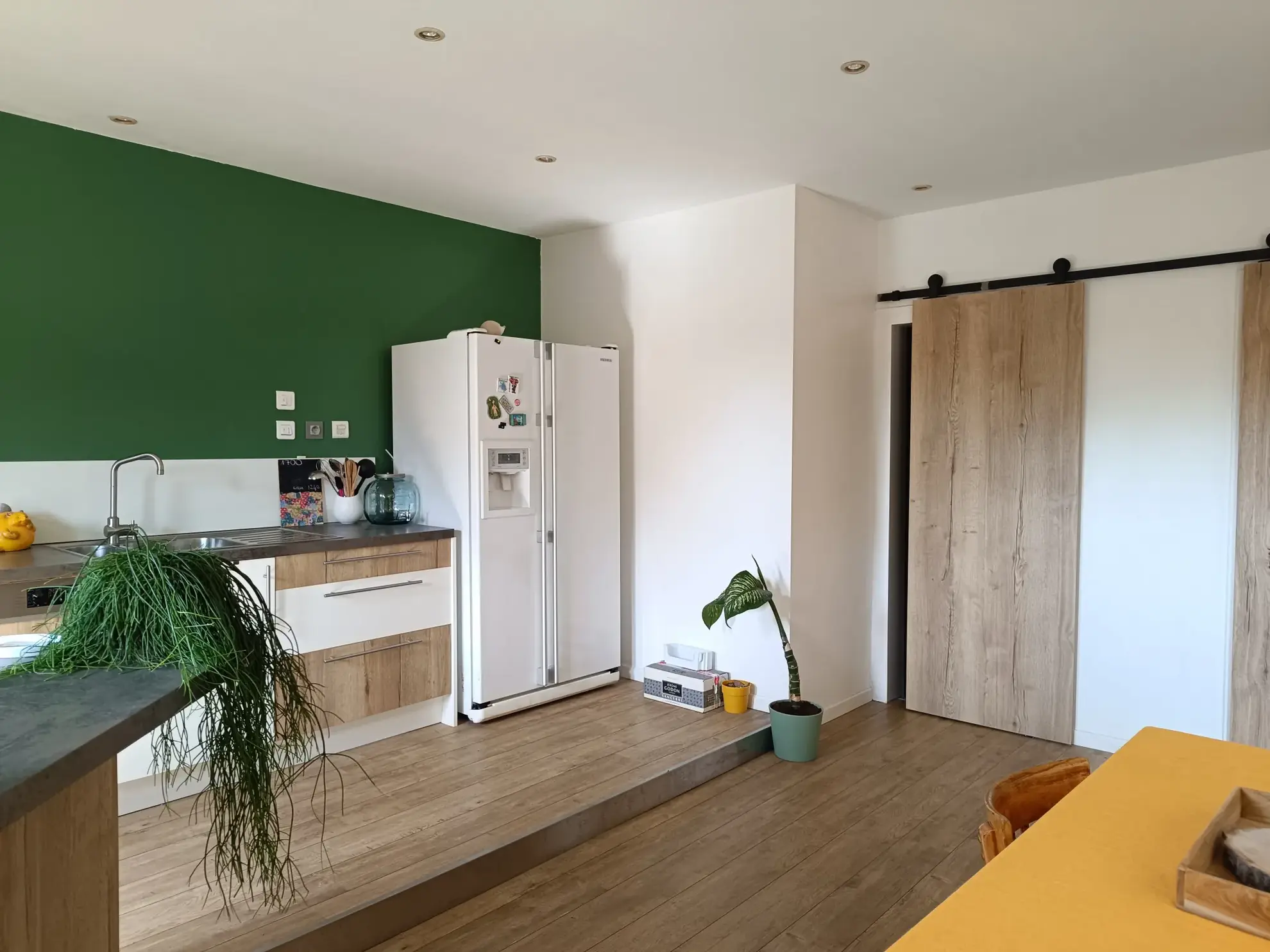 Appartement F4 rénové à Saint Victor Malescours avec stationnement et cave 