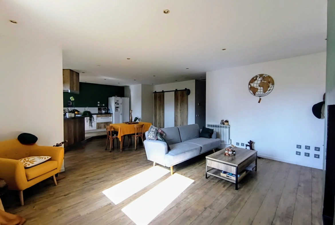 Appartement F4 rénové à Saint Victor Malescours avec stationnement et cave 
