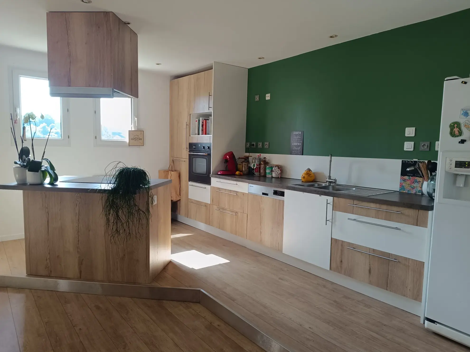 Appartement F4 rénové à Saint Victor Malescours avec stationnement et cave 