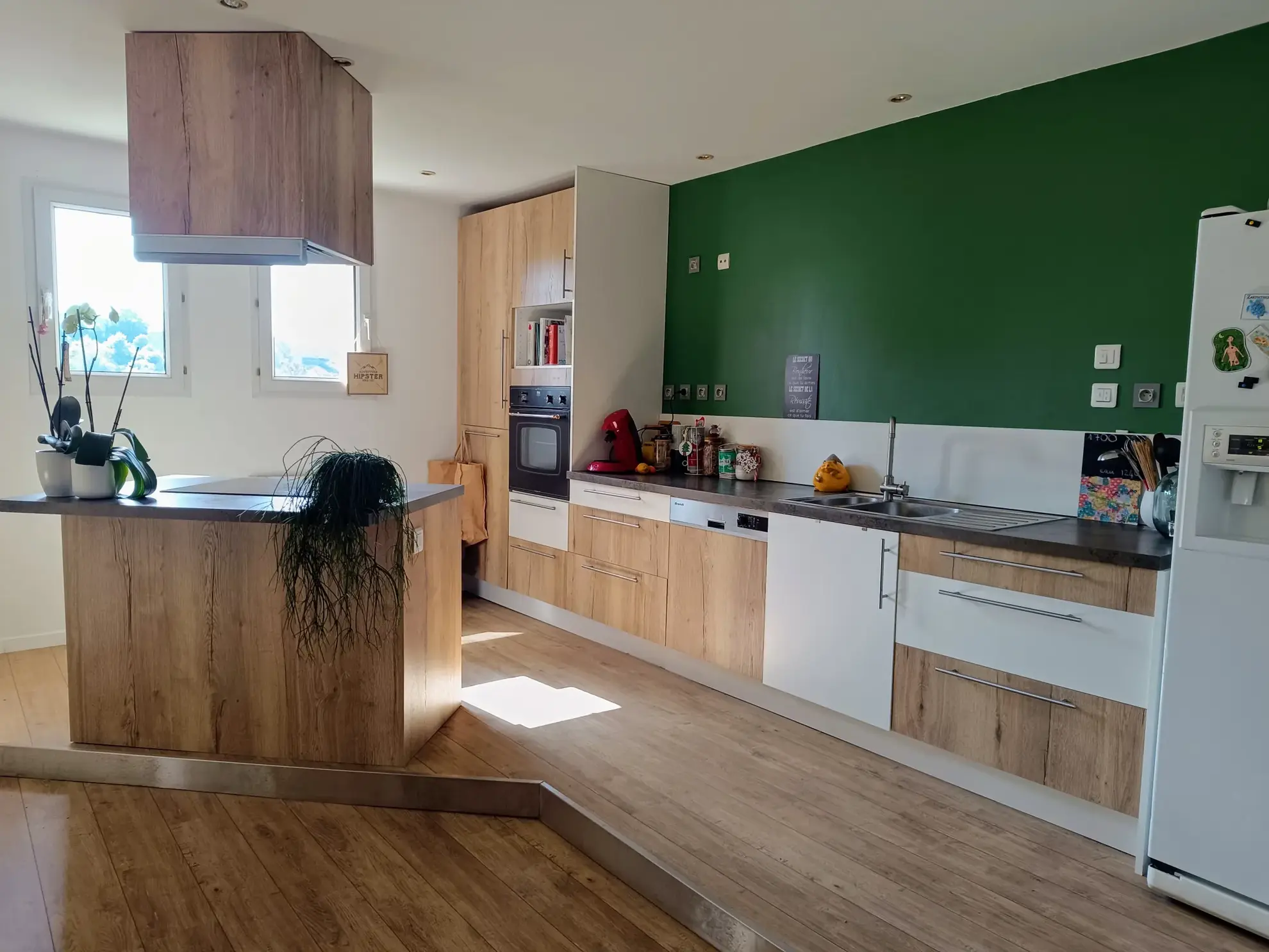 Appartement F4 rénové à Saint Victor Malescours avec stationnement et cave 