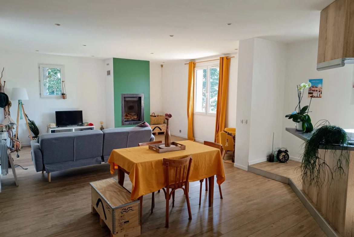 Appartement F4 rénové à Saint Victor Malescours avec stationnement et cave 