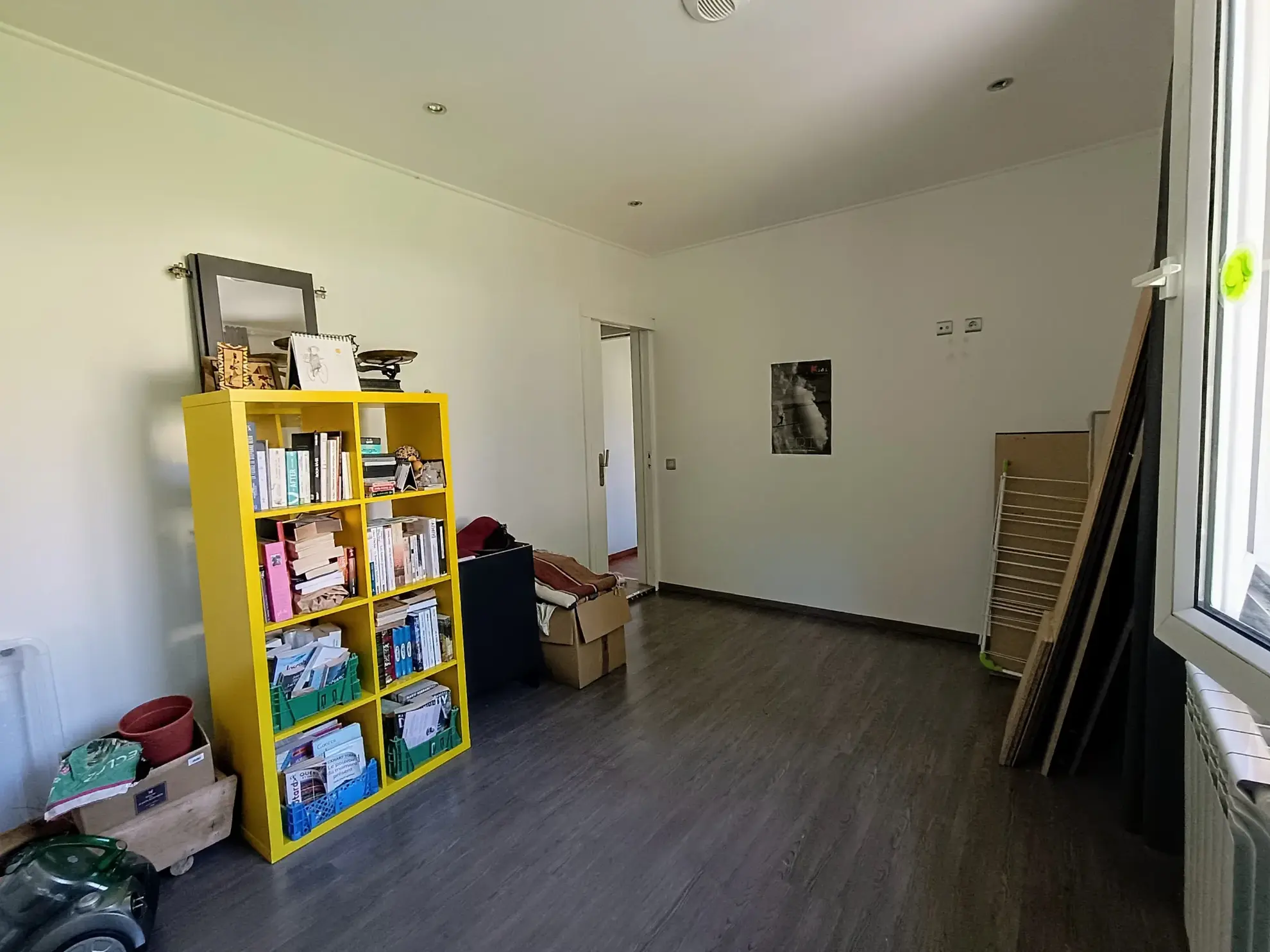 Appartement F4 rénové à Saint Victor Malescours avec stationnement et cave 