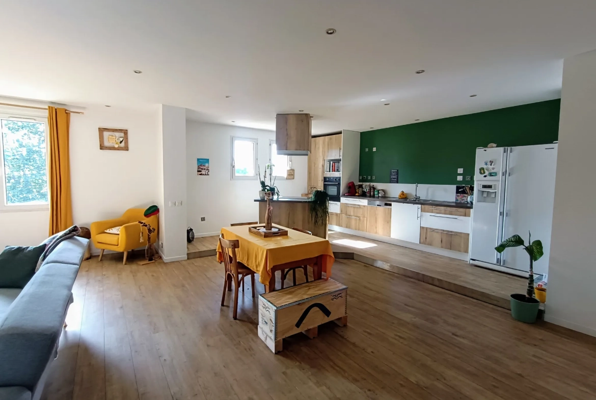 Appartement F4 rénové à Saint Victor Malescours avec stationnement et cave 