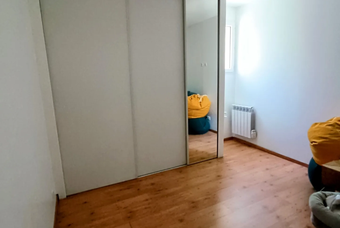Appartement F4 rénové à Saint Victor Malescours avec stationnement et cave 