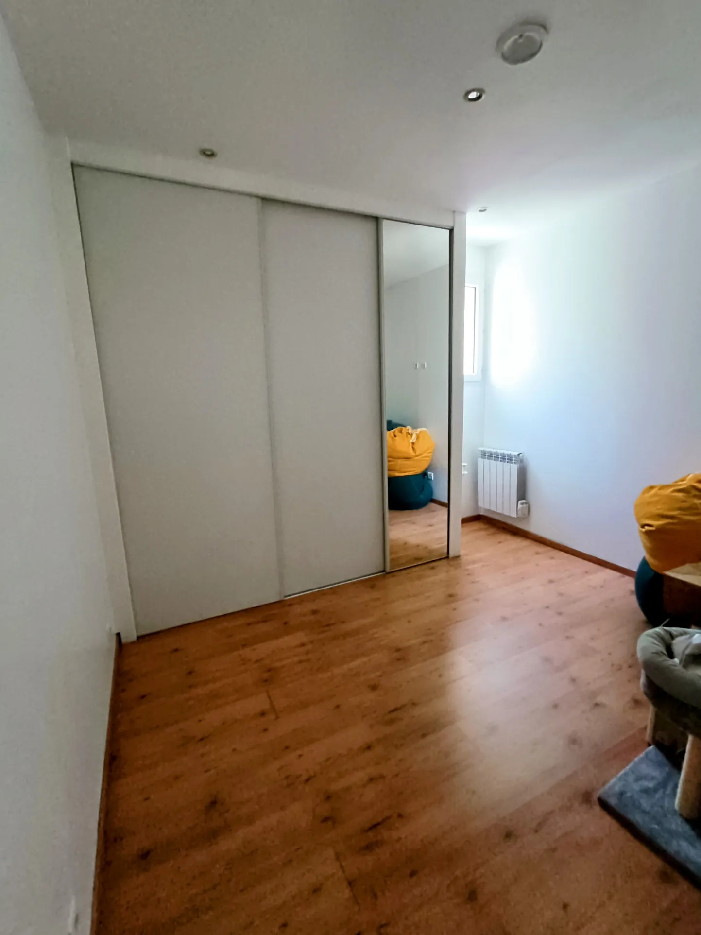 Appartement F4 rénové à Saint Victor Malescours avec stationnement et cave 