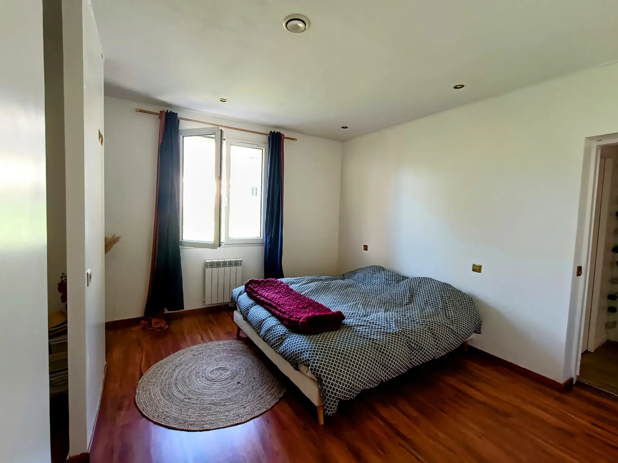 Appartement F4 rénové à Saint Victor Malescours avec stationnement et cave 