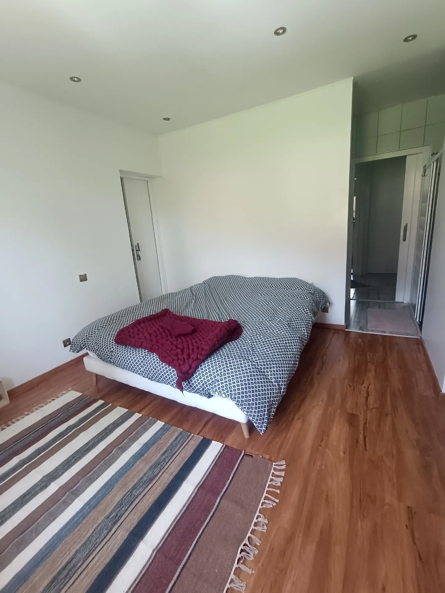 Appartement F4 rénové à Saint Victor Malescours avec stationnement et cave 