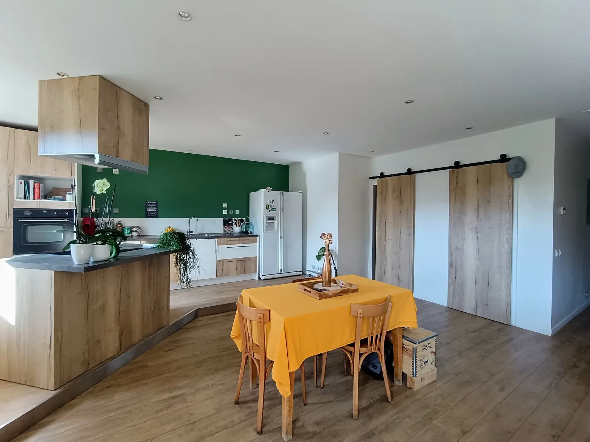 Appartement F4 rénové à Saint Victor Malescours avec stationnement et cave 