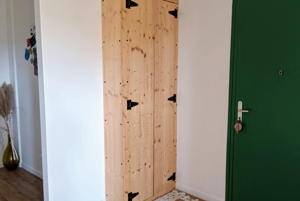 Appartement F4 rénové à Saint Victor Malescours avec stationnement et cave 